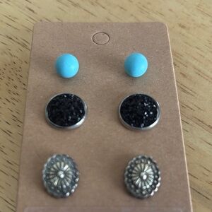 NWT- earring set